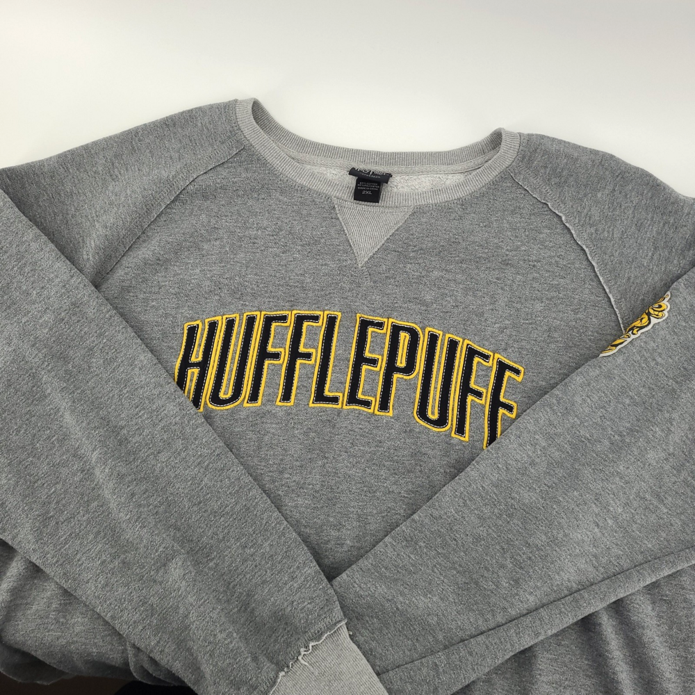 Harry Potter Hufflepuff Sweatshirt 2XL Gray Universal Studios Crest Raw Hem Embr